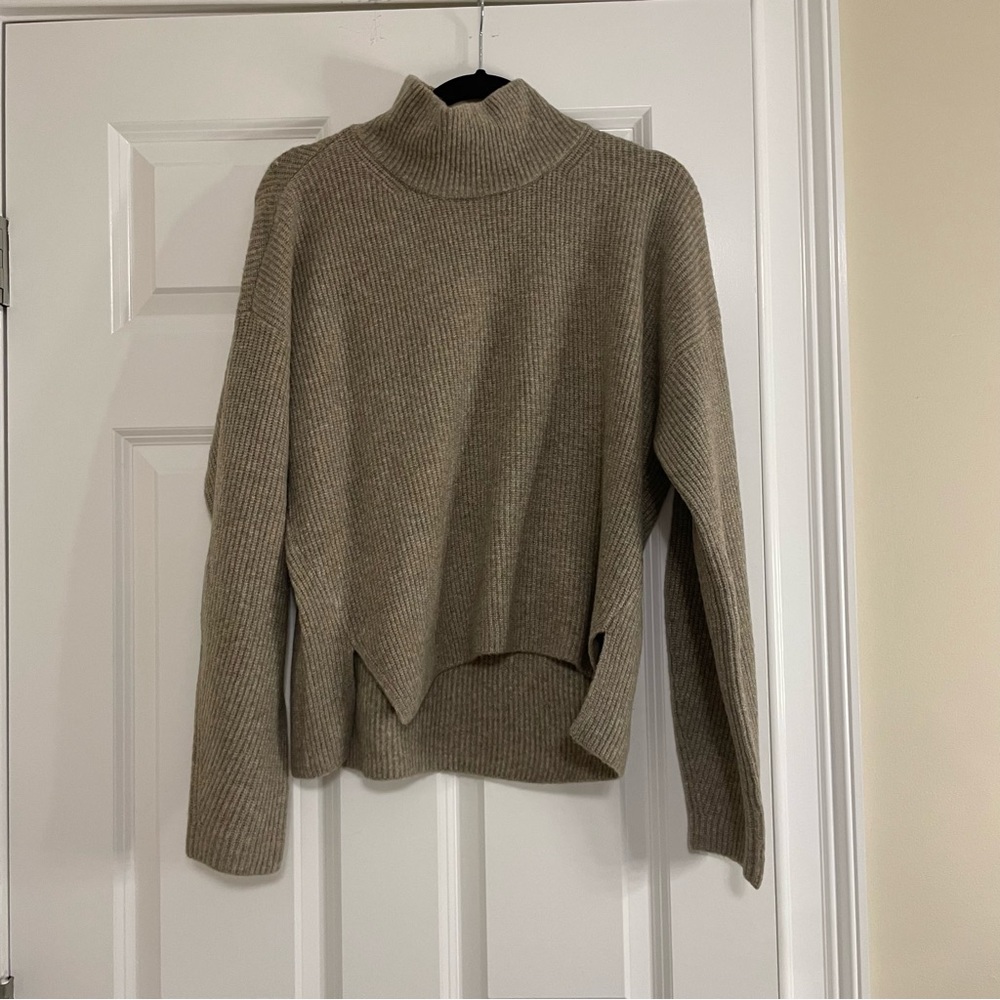 Abercrombie + Fitch Sweater